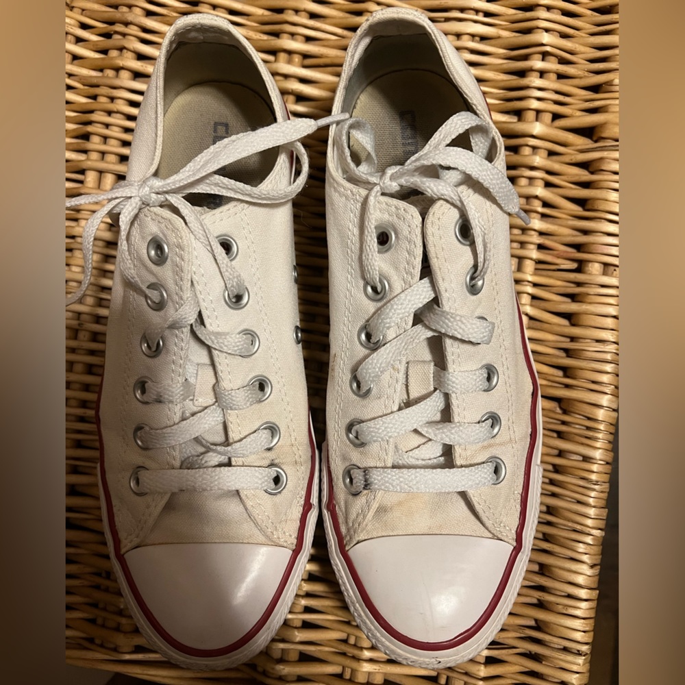 Womens size 9 white converse low top